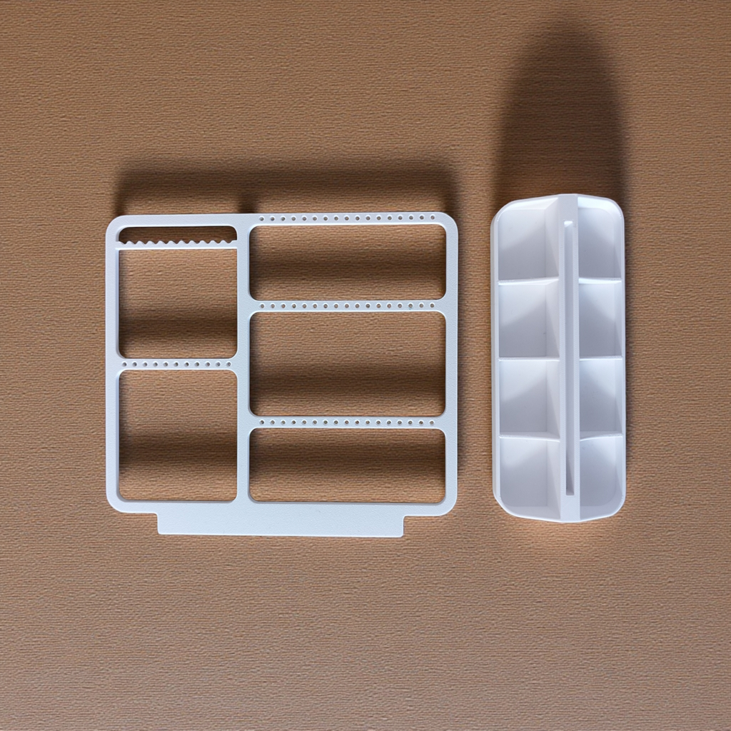 Smykkestativ i hvidt 3D print til øreringe og ringe